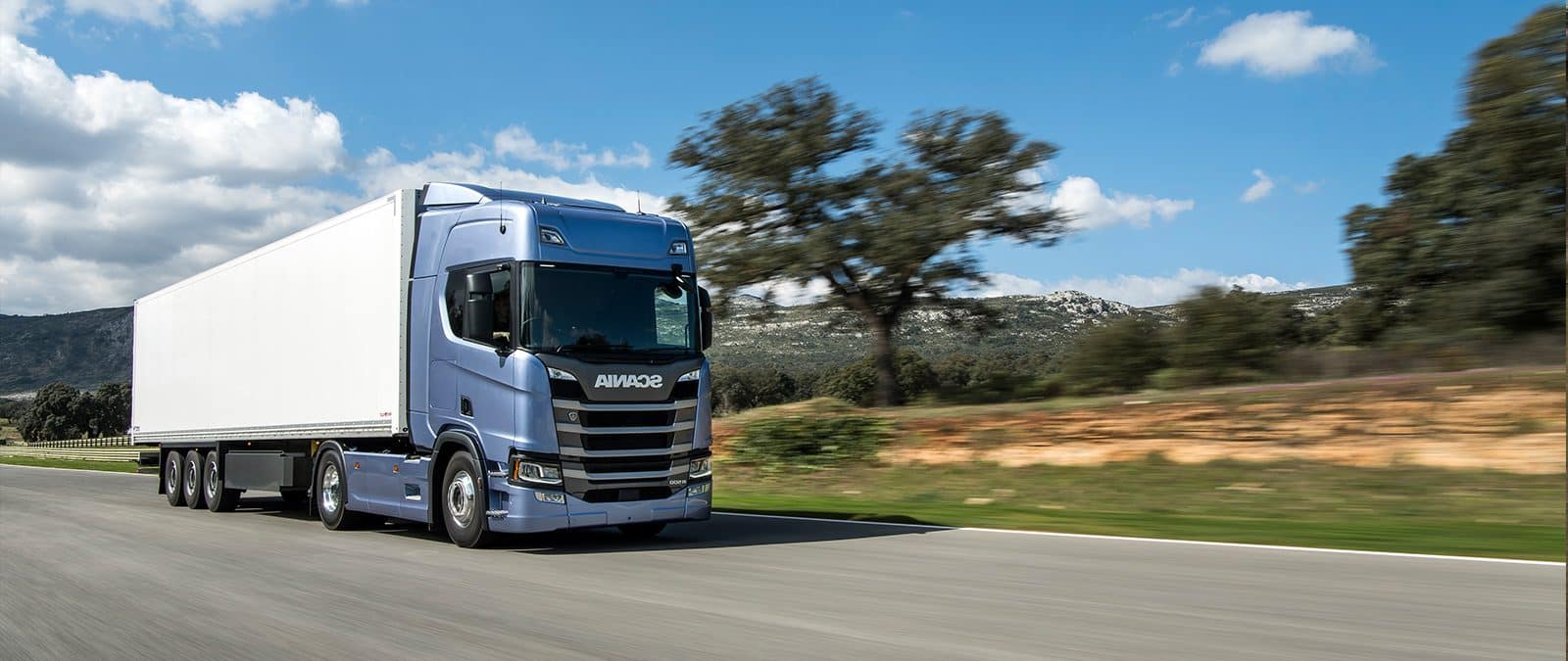 big-banner-internationa-truck-of-the-year-2017-2_tcm129-600572